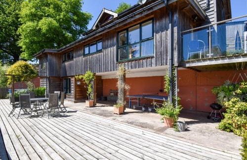 Newtown House | 4 Bed in Newtown 48641