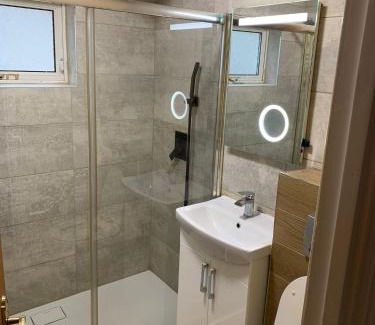 Ongar House | 4 Bed Room Sharing House