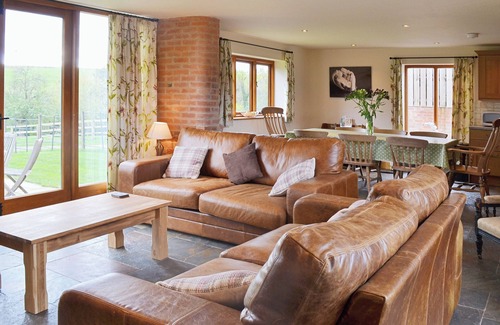 Whitchurch Cottage | 4 bedroom accommodation in Crimscote, near Newbold