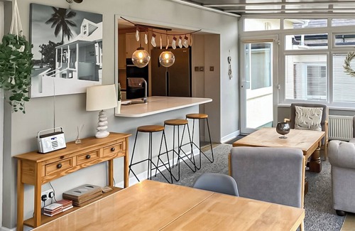 Tyn-y-Gongl Cottage | 4 bedroom accommodation in Benllech, near Llangefni