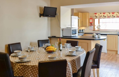 Lockerbie Cottage | 4 bedroom accommodation in Hangingshaw, near Lockerbie