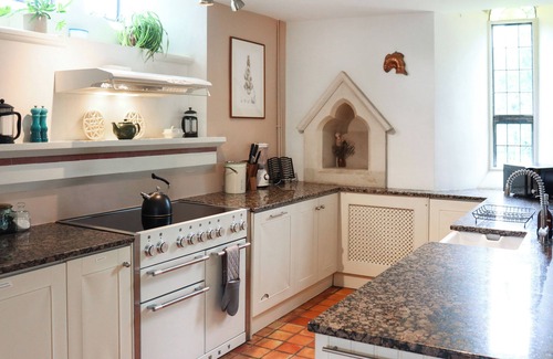 Highway Cottage | 4 bedroom accommodation in Hilmarton, near Calne