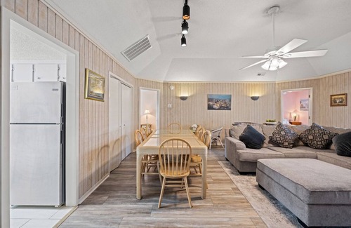 Myrtle Beach Cottage | 4 Bedroom Cottage in the Shore Drive section