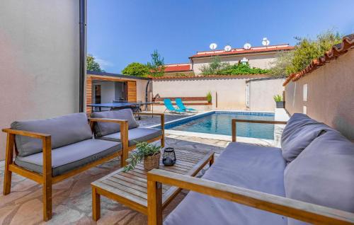 Barbariga House | 4 Bedroom Cozy Home In Barbariga