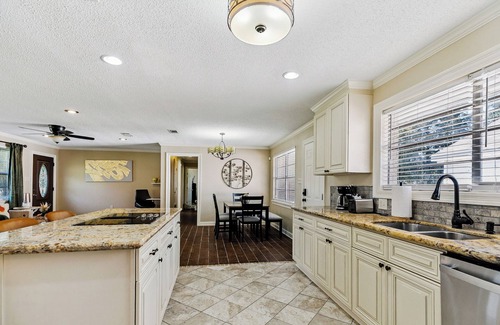 Gonzales House | 4-bedroom Cozy Home in Gonzales