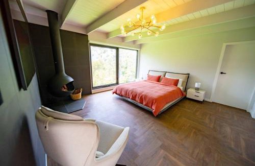 Healesville House | 4 Bedroom fun house - spa, sauna, fire pits & more