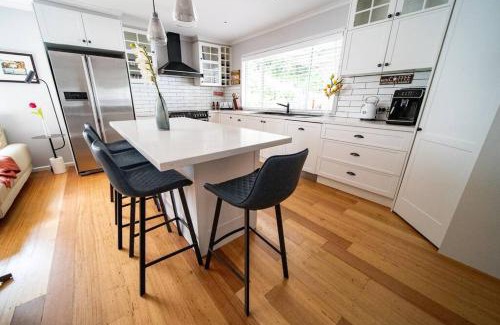 Healesville House | 4 Bedroom fun house - spa, sauna, fire pits & more