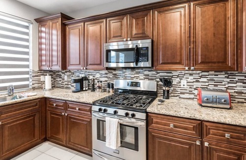 West Sahara House | 4 bedroom House in Summerlin w/pool!
