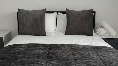 Chadwell Heath Bed & Breakfast | 4 Bedroom House - Romford