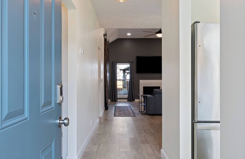 South Nashville House | 4 Bedroom Nashville Home Safe Neighborhood with Parking near Nash Hotspots