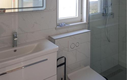 Posedarje House | 4 Bedroom Nice Home In Slivnica Donja