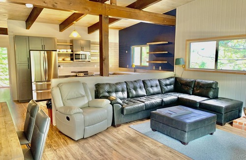 Mammoth Lakes Condo | 4 Bedroom Pet Friendly End UnitRemodeled Kitchen and master bath