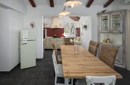 Rogocana House | 4 bedroom pet friendly home in Kranjci