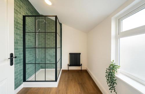 Canton House | 4 Bedroom Spacious House in Cardiff