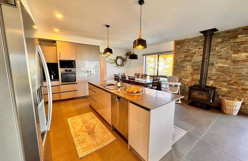 Howrah House | 4-Bedroom Two-Storey House With Views, Near Beach