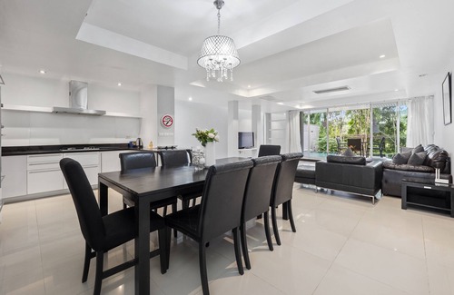 Kathu Villa | 4 bedroom villa with private pool, 10 mins to Patong beach, shopping & nightlife