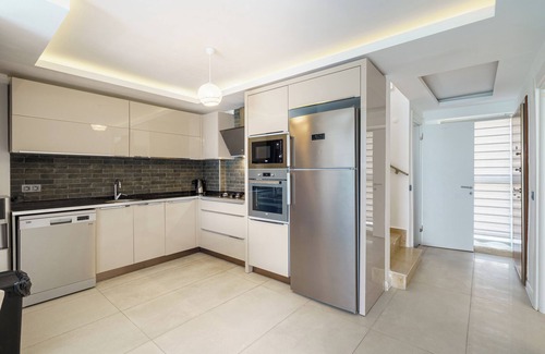 Kadnlar Denizi Mahallesi Villa | 4-Bedroom Villa with Private Swimming Pool, Located at Ladies Beach Area