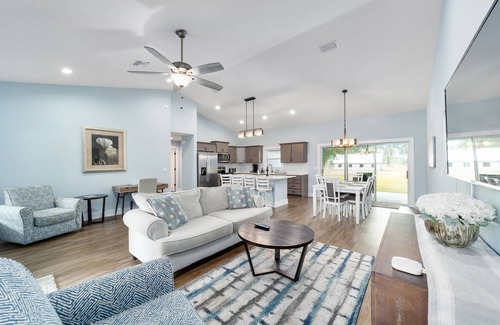 Fellowship House | 4 Bedroom w/8-stall barn & 4 paddocks - Adjacent to WEC! - Sherman Oaks 625
