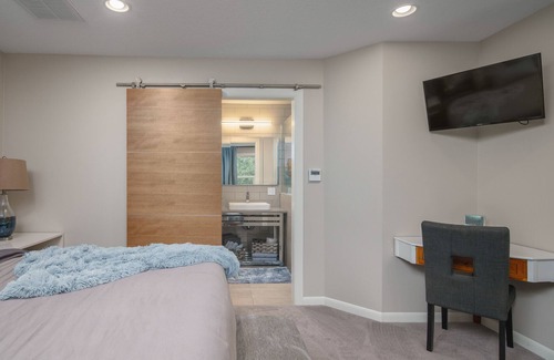 West Hills House | 4 Bedroom West-Slope Garden Getaway, over the hill from Downtown Portland.