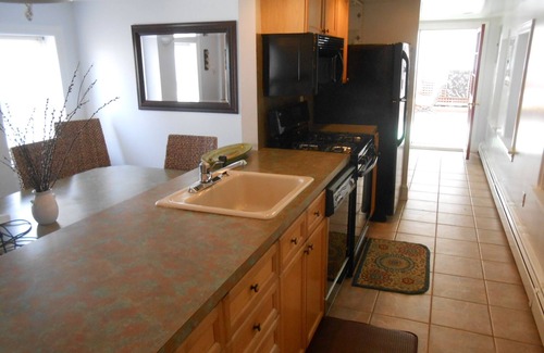 North End Condo | 4 Bedrooms/3.5 bath/Ground Floor Condo @ 12th and Central, Sleeps 4-9, A/C, Park