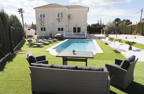 Lliria Ski Chalet | 4-bedrooms villa in Liria, 25 min to Valencia