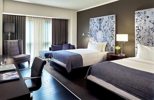 West Plaza Hotel | 4 Convenient Units! Pool, Pets Allowed, Near Kemper Museum of Contemporary Art!