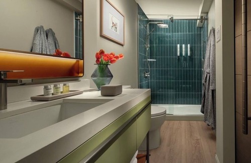 Kahului Hotel | 4 Group-friendly Units with Beautiful Ocean View, Outdoor Pool, Pet-friendly