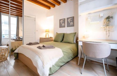 Quartier de la Place-Vendome Apartment | 4 Guests Flat Palais Royal 1