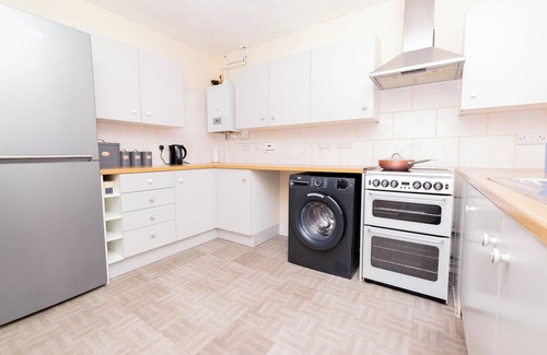 Wellingborough House | 4 Guests - Free Parking - Near Attractions