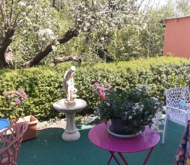 Euerbach Apartment | 4 km zu A7 und A71, Idylle am Bach, großer Garten