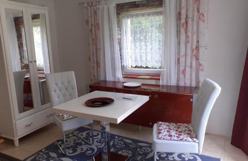 Euerbach Apartment | 4 km zu A7 und A71, Idylle am Bach, großer Garten