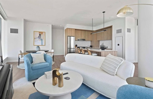 The Loop Apartment | 4 Luxury 2BRs, Stay Together in Style, For Groups