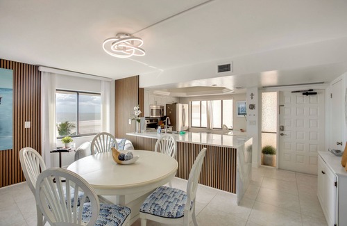 South Island Condo | 4 Mi to Lovers Key SP: Modern Condo w/Ocean Views