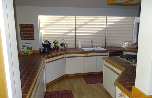 Sunriver House | 4 mstr ste, 4 1/2 bth, SLEEPS 12, SUPER CLEAN, 3770 sf, 10 SHARC pass, Hot Tub