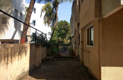 Kothrud House | 4 Single beds Shared stay for family & friends !