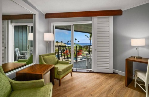 Hanamaulu Hotel | 4 Star Beachfront Resort. AC. Restaurant. Pool. Gym. Spa. 4 rooms. Sleeps 11