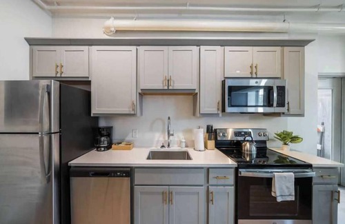 Downtown Louisville Apartment | 4- Unit Cozy Loft w/Free Parking | Med District!