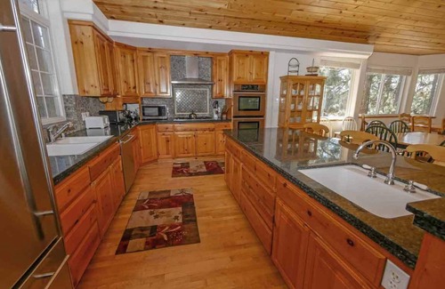 Montgomery Estates House | 4600 Sq Feet Home with All the Extras for your Family - Hot Tub, Pool Table,.