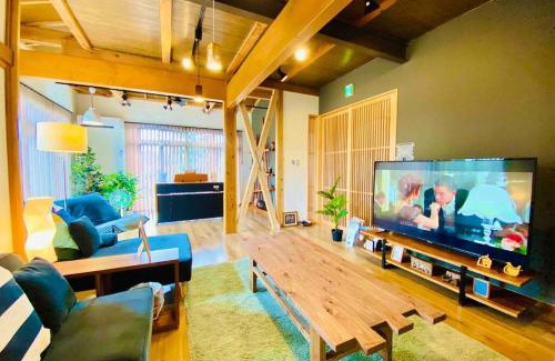 Matsuyama House | 48坪!道後温泉付近駐車場有り清潔さと設備の充実さが高評価 大切な家族仲間と広々とくつろげます