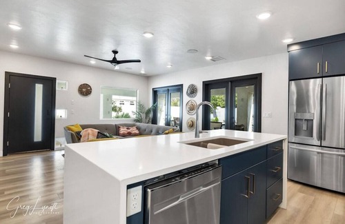 St. George House | 48 Amira GERTSCH · Stand Alone Luxury Private HotTub+Pool