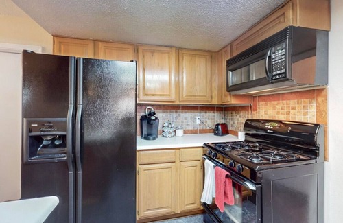 Sawmill Area Apartment | 4bd/2.5ba|Near SawMill &Old Town