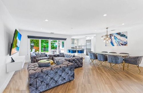 Fort Lauderdale House | ★4BD/4BA Family Retreat Near The Beach. Heated Pool