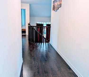 Doon South House | 4BR 2 king 3 Queen 6 beds in total 3 GBPS Wi-Fi