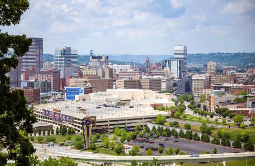 Mount Adams House | 4BR Bridal, Group Retreat - Walkable - Skyline Views