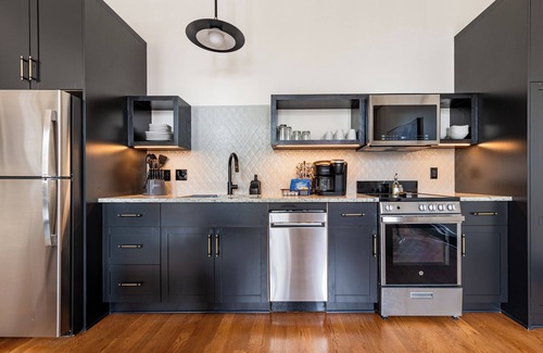 Central Business District Hotel | 4BR Conjoined Group Unit on Canal Street | The Mayfair