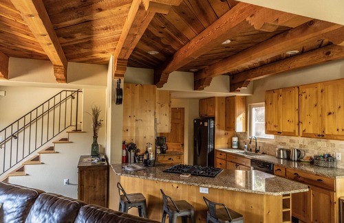 Manitou Springs Historic District House | 4BR Home, Pikes Peak views and a 1 block walk to downtown Manitou Springs.