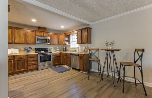 Cartersville House | 4BR Ranch 1 Mile to Downtown Cartersville