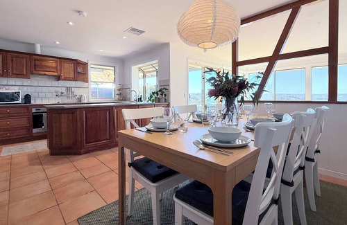 Clarendon House | 4BR Retreat Near McLaren Vale Wineries Adelaide