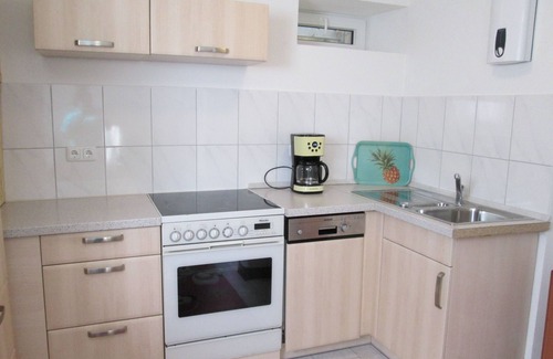 Euerbach Apartment | 4km to A7+A71, idyll by the stream, large garden, discounts for companies