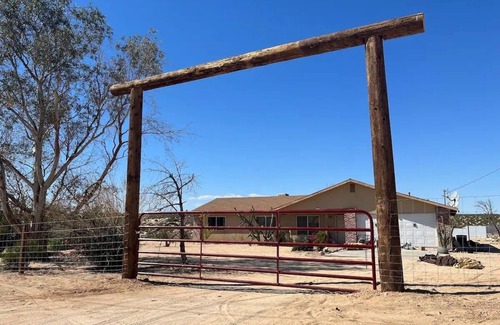 Twentynine Palms House | 5 acre Desert Getaway